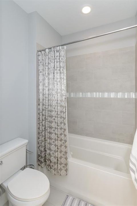 For Rent: $3,400 (3 beds, 2 baths, 1931 Square Feet)