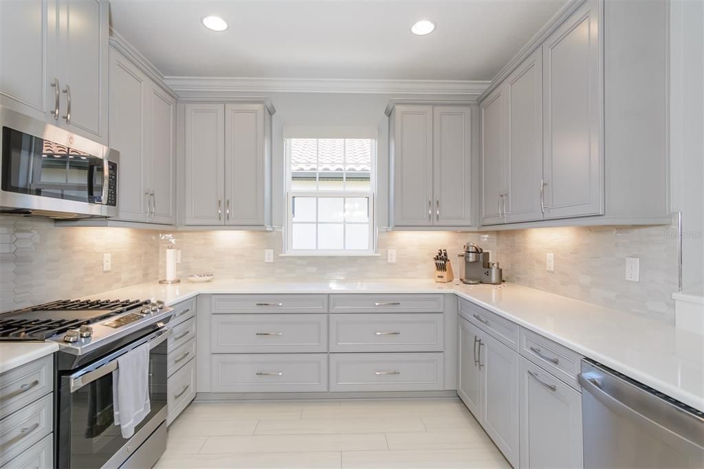 For Rent: $3,400 (3 beds, 2 baths, 1931 Square Feet)