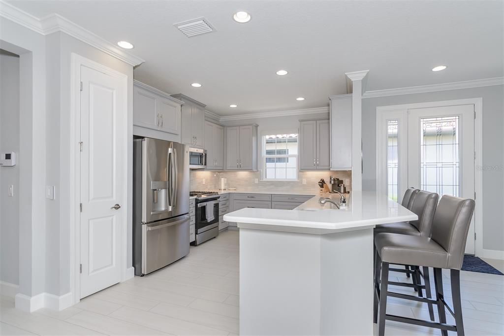 For Rent: $3,400 (3 beds, 2 baths, 1931 Square Feet)
