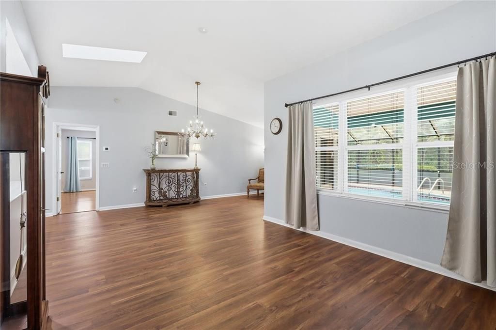 En Venta: $438,000 (2 camas, 2 baños, 1352 Pies cuadrados)