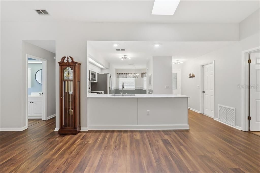 En Venta: $438,000 (2 camas, 2 baños, 1352 Pies cuadrados)