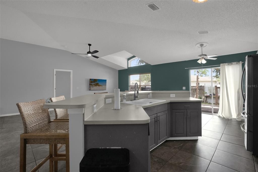 For Sale: $305,000 (3 beds, 2 baths, 1612 Square Feet)