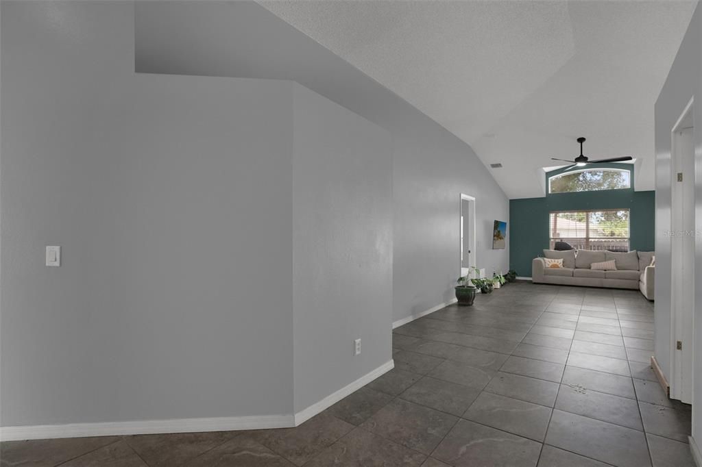 For Sale: $305,000 (3 beds, 2 baths, 1612 Square Feet)