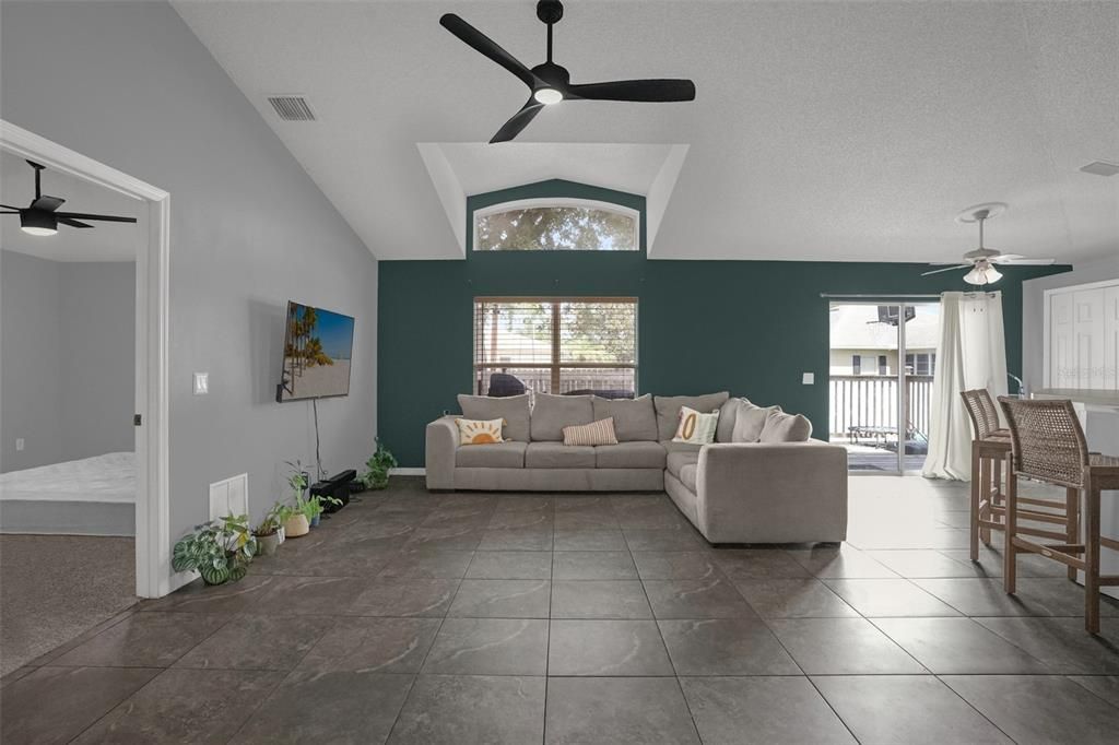 For Sale: $305,000 (3 beds, 2 baths, 1612 Square Feet)