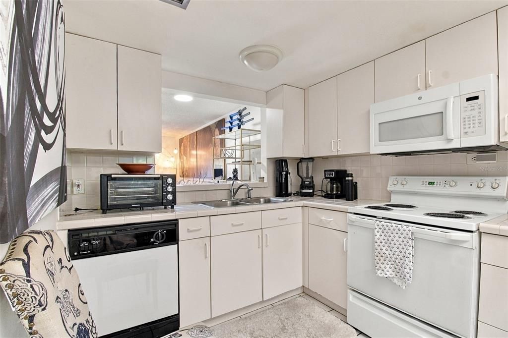 На продажу: $129,000 (2 спален, 2 ванн, 1068 Квадратных фут)
