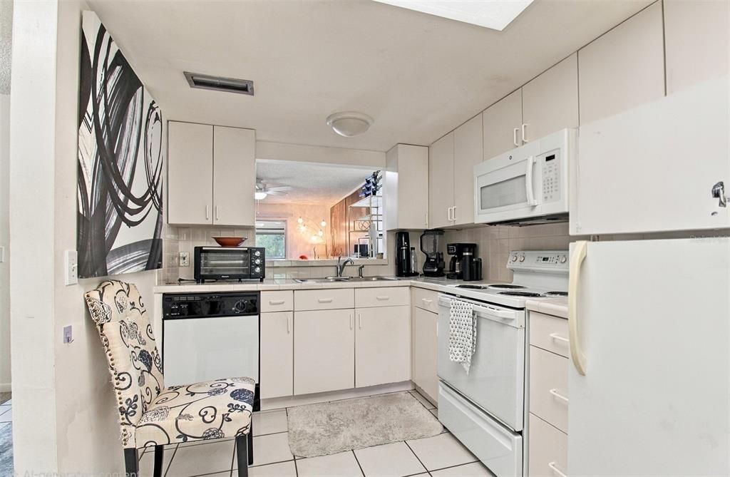 На продажу: $129,000 (2 спален, 2 ванн, 1068 Квадратных фут)