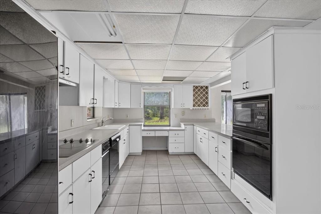 En Venta: $329,900 (4 camas, 3 baños, 2623 Pies cuadrados)