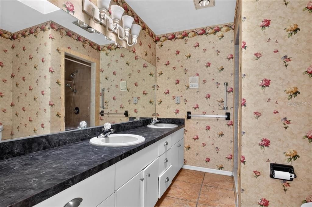 En Venta: $329,900 (4 camas, 3 baños, 2623 Pies cuadrados)