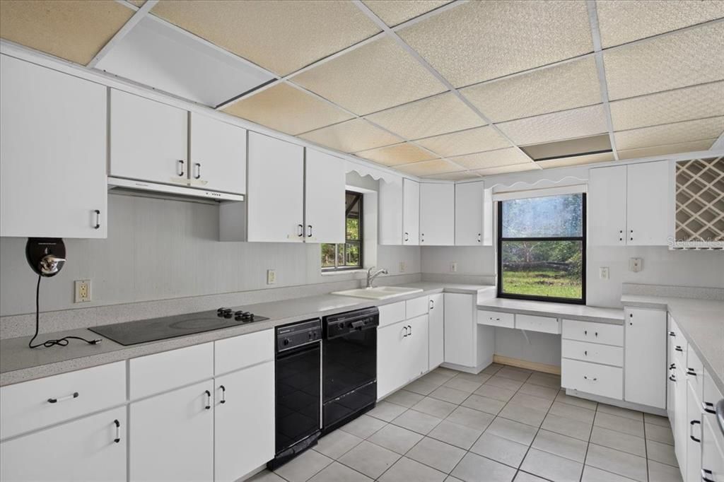 En Venta: $329,900 (4 camas, 3 baños, 2623 Pies cuadrados)