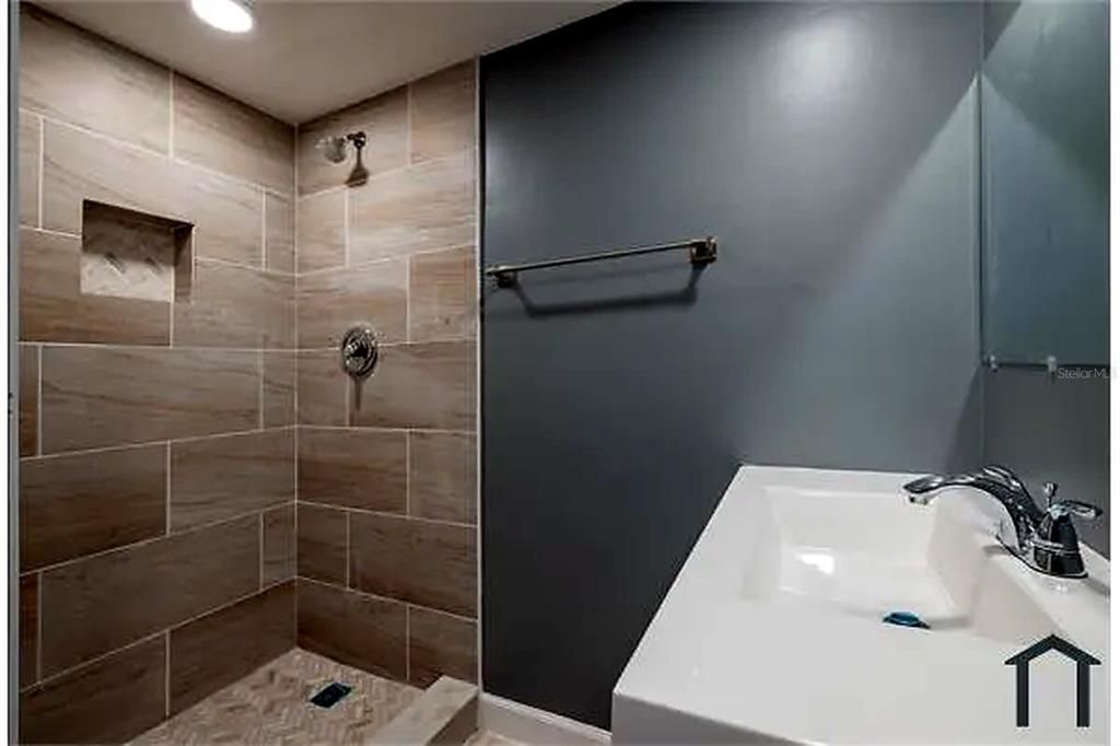 For Rent: $1,850 (2 beds, 2 baths, 1285 Square Feet)