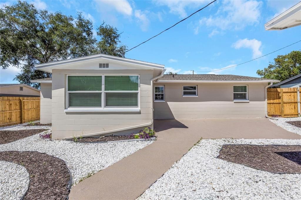 For Sale: $259,000 (3 beds, 1 baths, 1024 Square Feet)