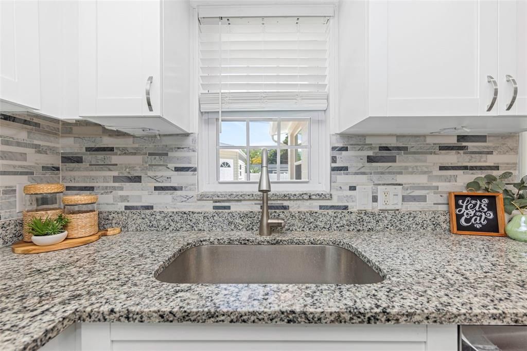 For Sale: $259,000 (3 beds, 1 baths, 1024 Square Feet)