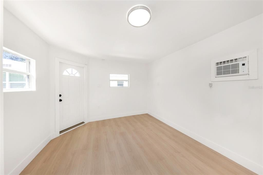 For Sale: $259,000 (3 beds, 1 baths, 1024 Square Feet)