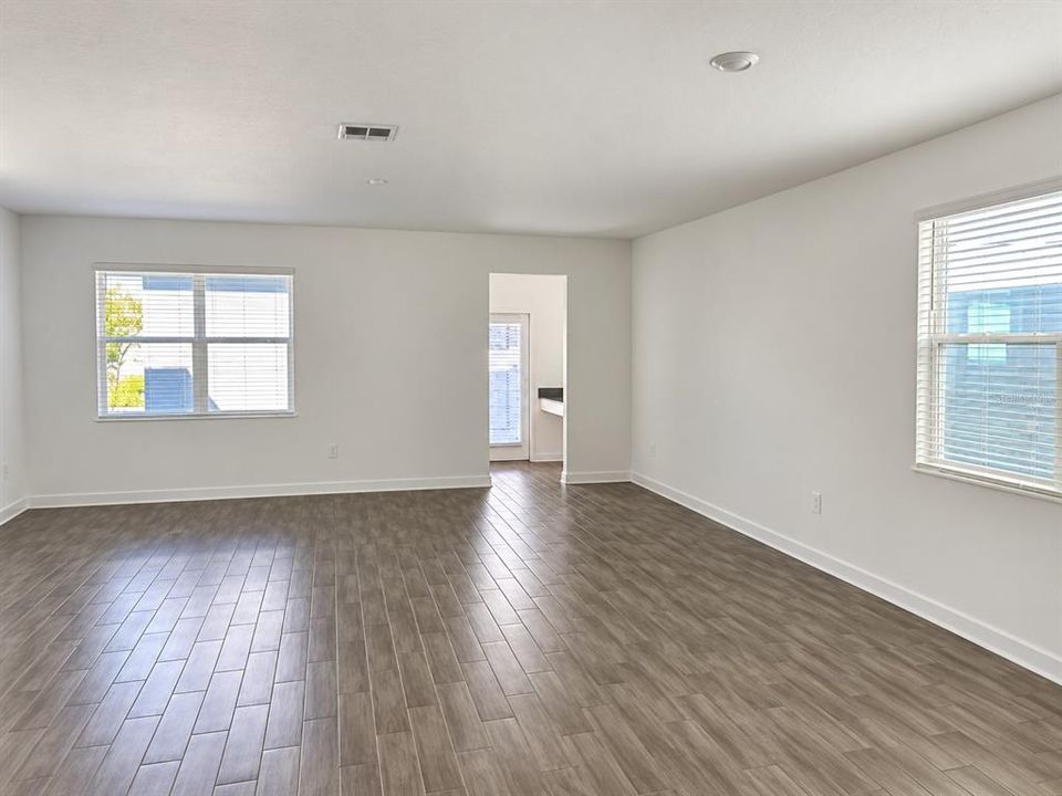 For Rent: $3,100 (3 beds, 2 baths, 2056 Square Feet)