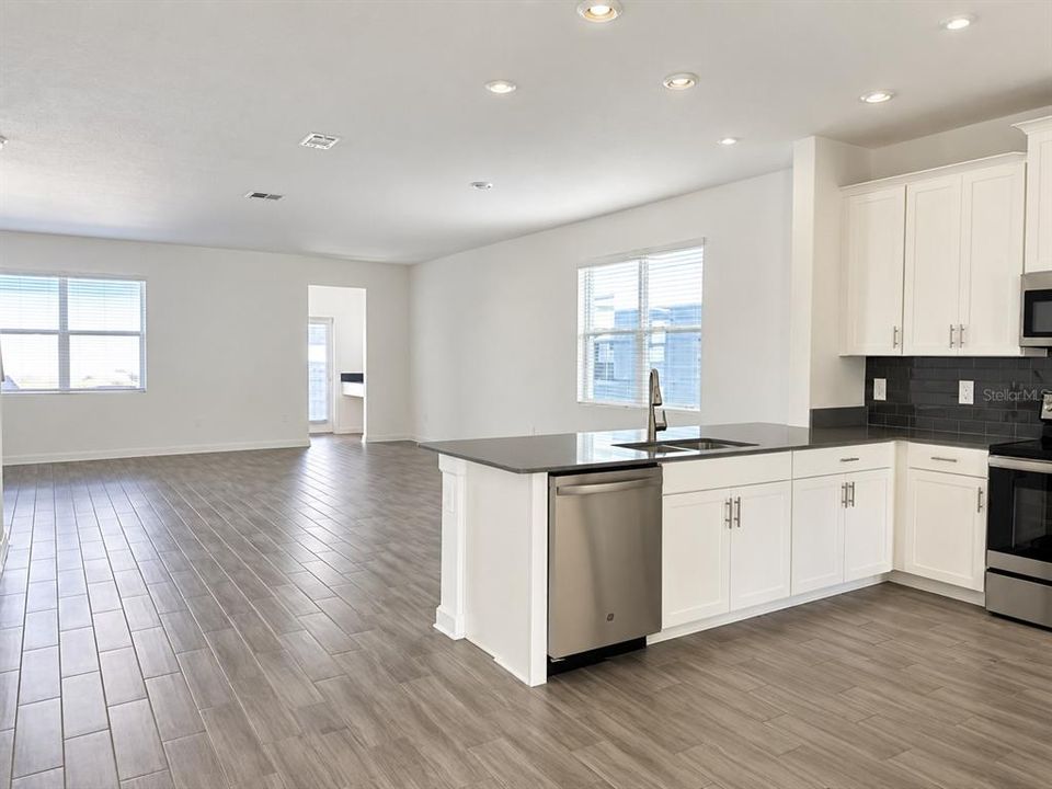 For Rent: $3,100 (3 beds, 2 baths, 2056 Square Feet)