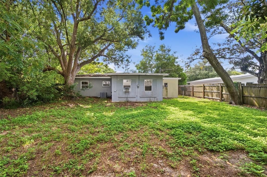 For Sale: $159,900 (2 beds, 1 baths, 992 Square Feet)