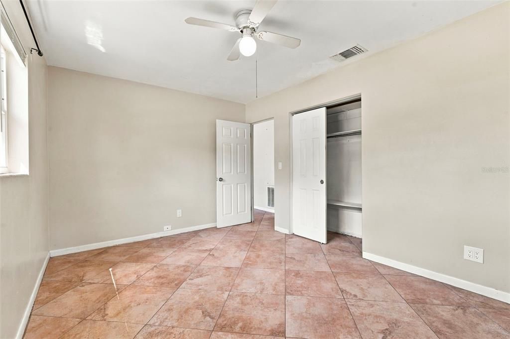 For Sale: $159,900 (2 beds, 1 baths, 992 Square Feet)