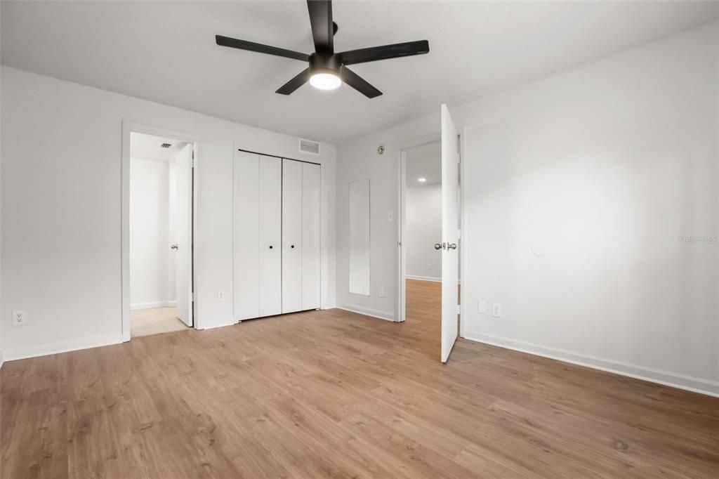 En Venta: $285,000 (2 camas, 2 baños, 890 Pies cuadrados)
