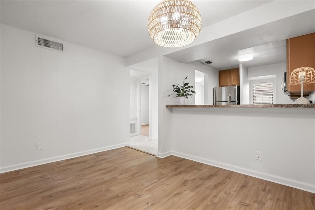 En Venta: $285,000 (2 camas, 2 baños, 890 Pies cuadrados)