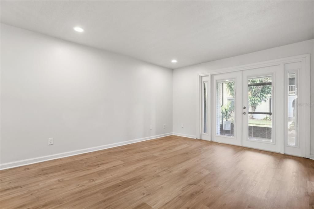 En Venta: $285,000 (2 camas, 2 baños, 890 Pies cuadrados)