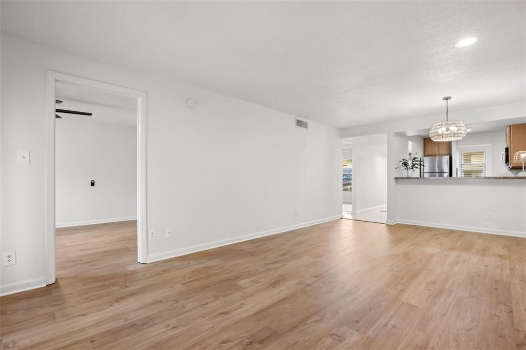 En Venta: $285,000 (2 camas, 2 baños, 890 Pies cuadrados)