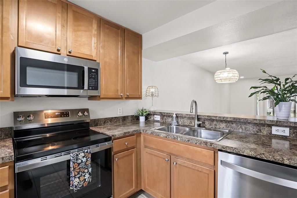 En Venta: $285,000 (2 camas, 2 baños, 890 Pies cuadrados)