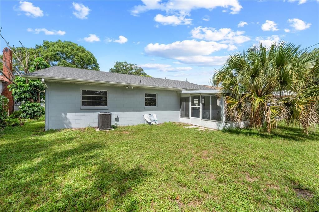 For Sale: $278,000 (2 beds, 2 baths, 1033 Square Feet)