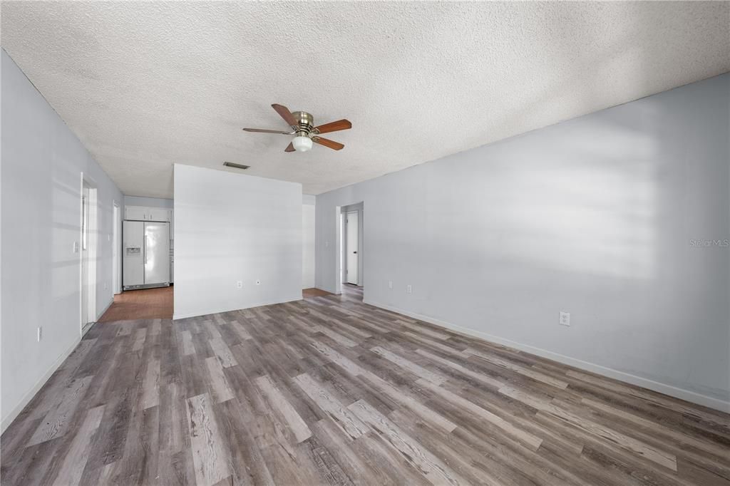 For Sale: $278,000 (2 beds, 2 baths, 1033 Square Feet)