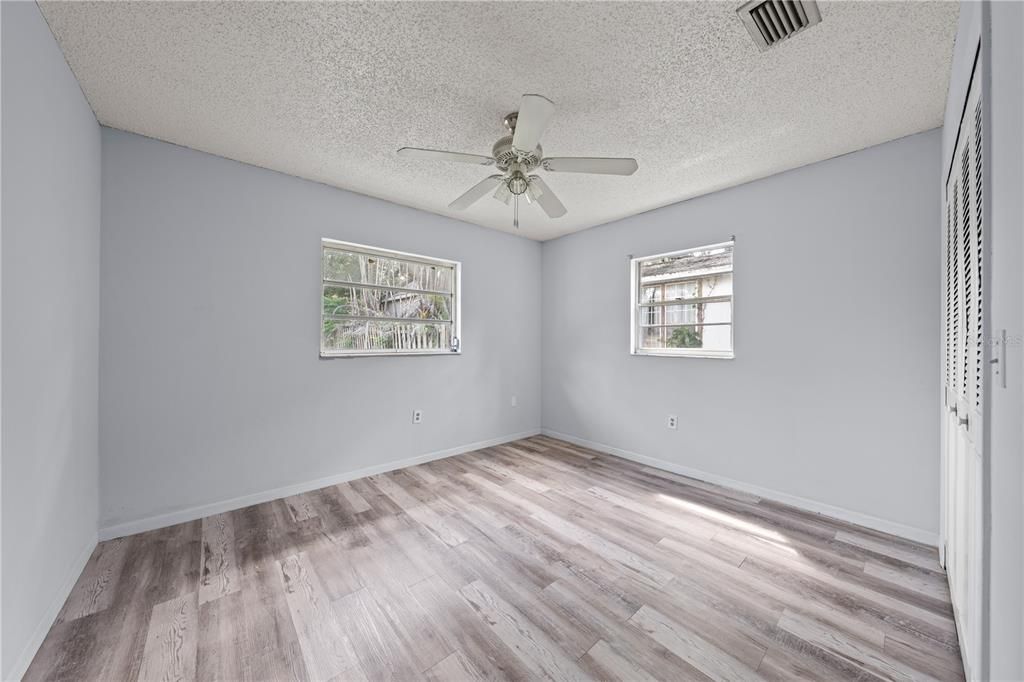 For Sale: $278,000 (2 beds, 2 baths, 1033 Square Feet)