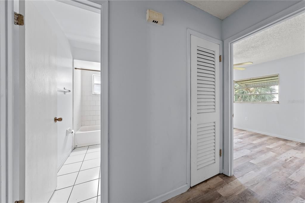 For Sale: $278,000 (2 beds, 2 baths, 1033 Square Feet)