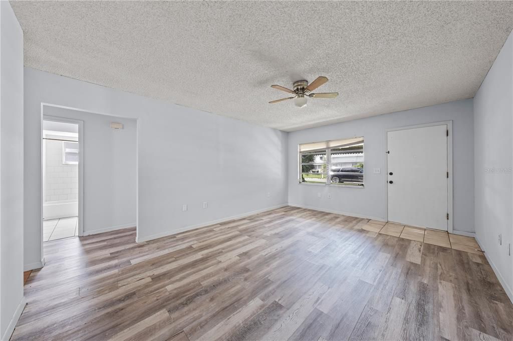 For Sale: $278,000 (2 beds, 2 baths, 1033 Square Feet)