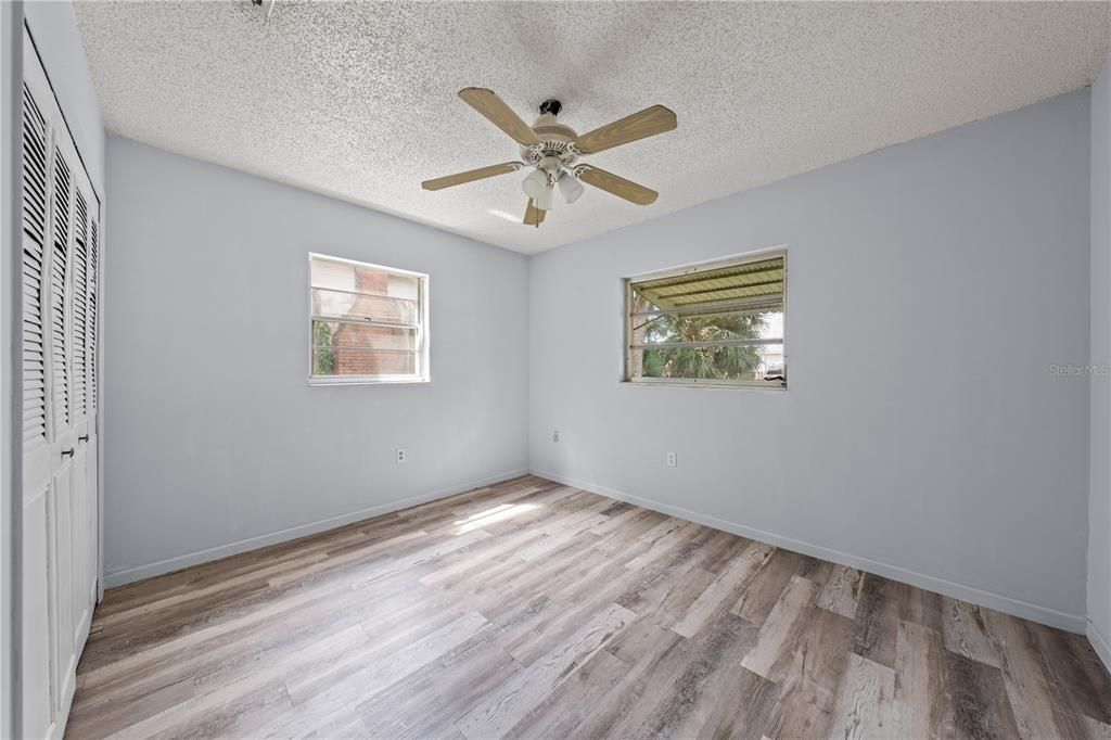 For Sale: $278,000 (2 beds, 2 baths, 1033 Square Feet)