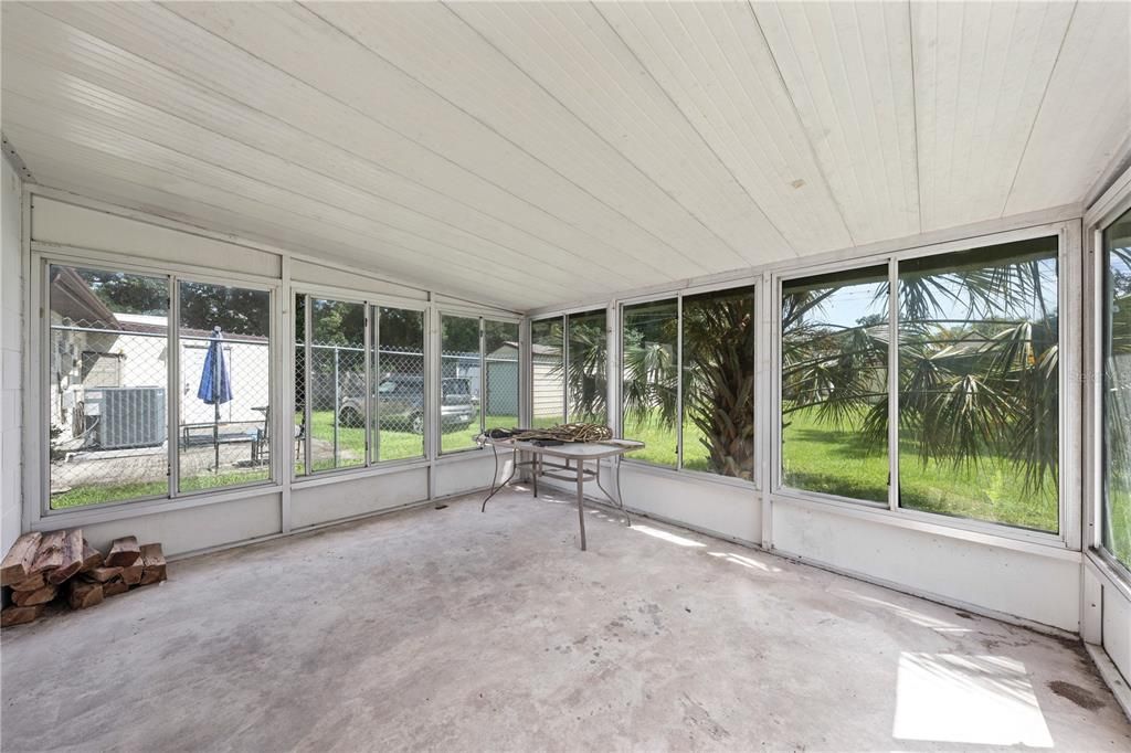 For Sale: $278,000 (2 beds, 2 baths, 1033 Square Feet)