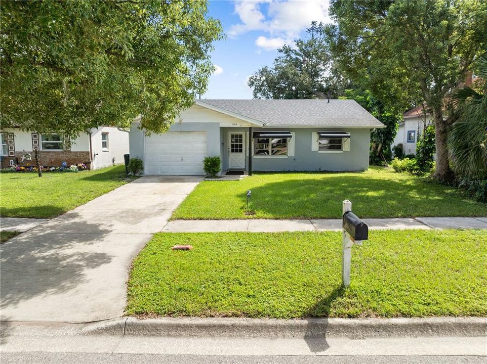 For Sale: $278,000 (2 beds, 2 baths, 1033 Square Feet)
