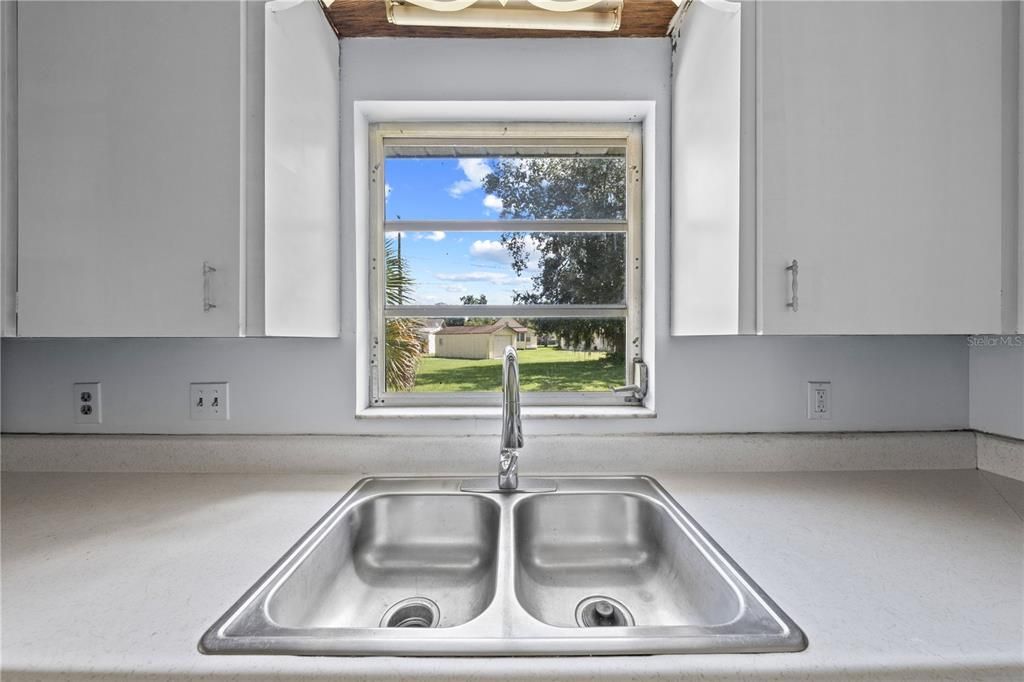 For Sale: $278,000 (2 beds, 2 baths, 1033 Square Feet)