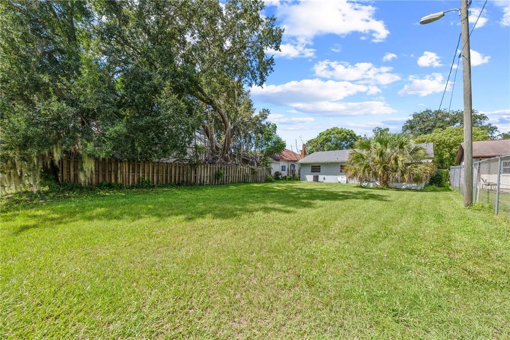 For Sale: $278,000 (2 beds, 2 baths, 1033 Square Feet)