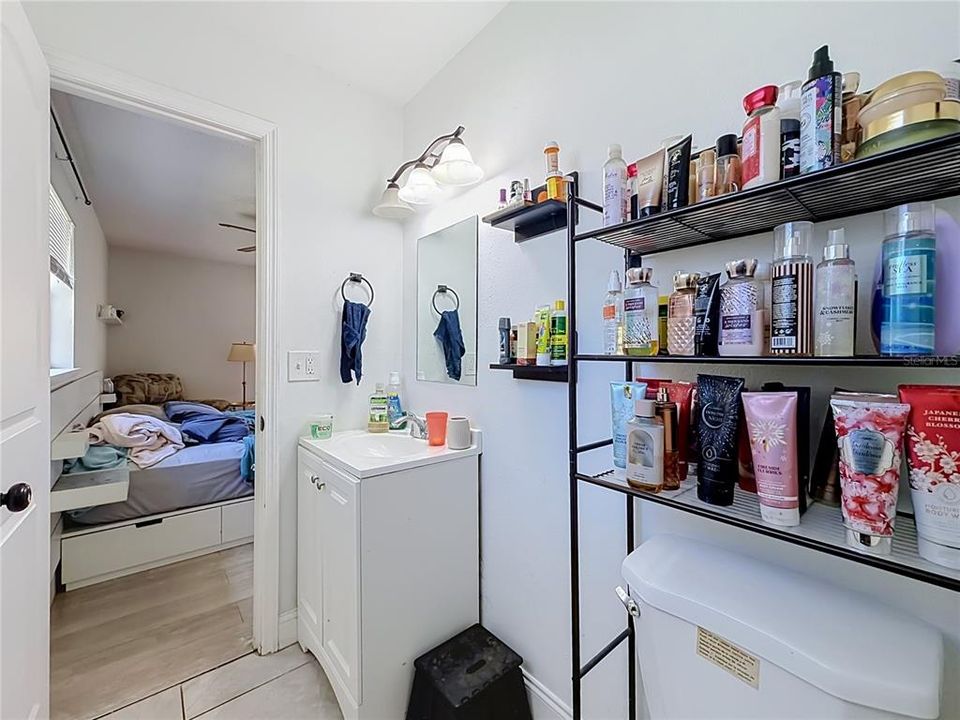 На продажу: $270,000 (3 спален, 1 ванн, 960 Квадратных фут)