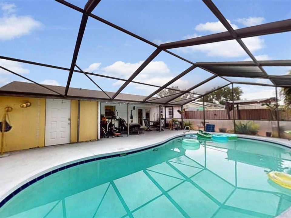 For Sale: $340,000 (3 beds, 2 baths, 1090 Square Feet)
