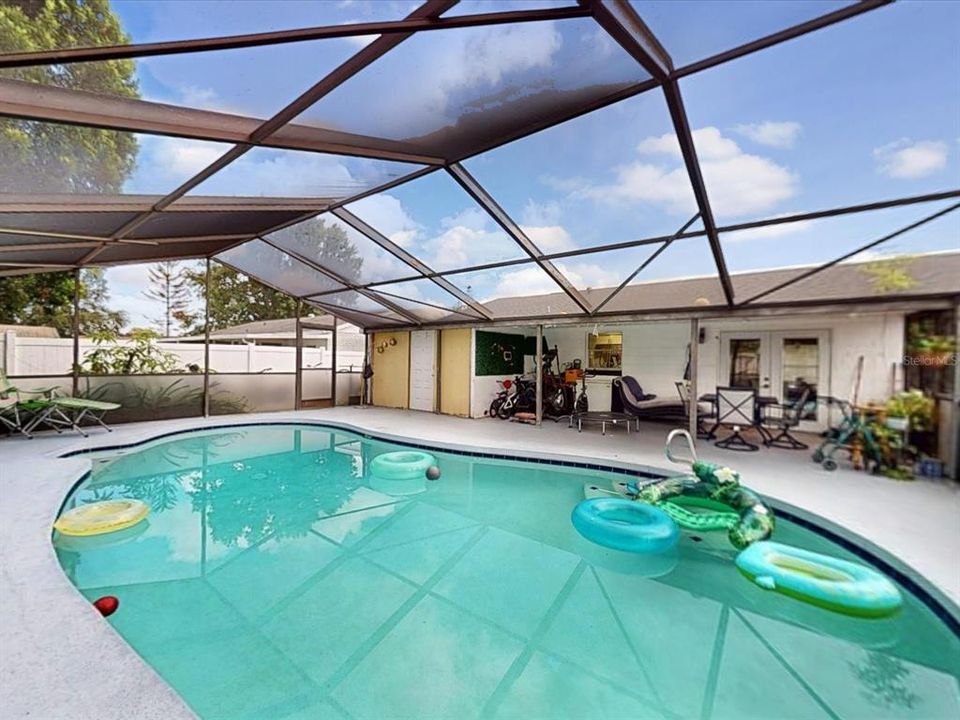 For Sale: $340,000 (3 beds, 2 baths, 1090 Square Feet)