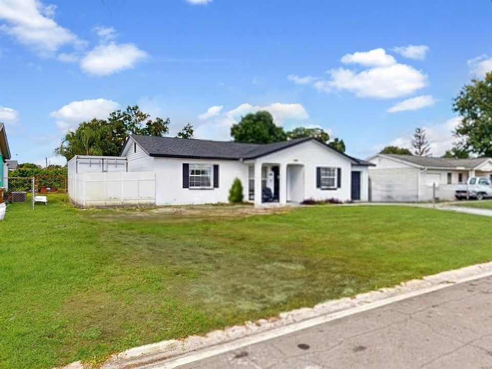 For Sale: $340,000 (3 beds, 2 baths, 1090 Square Feet)