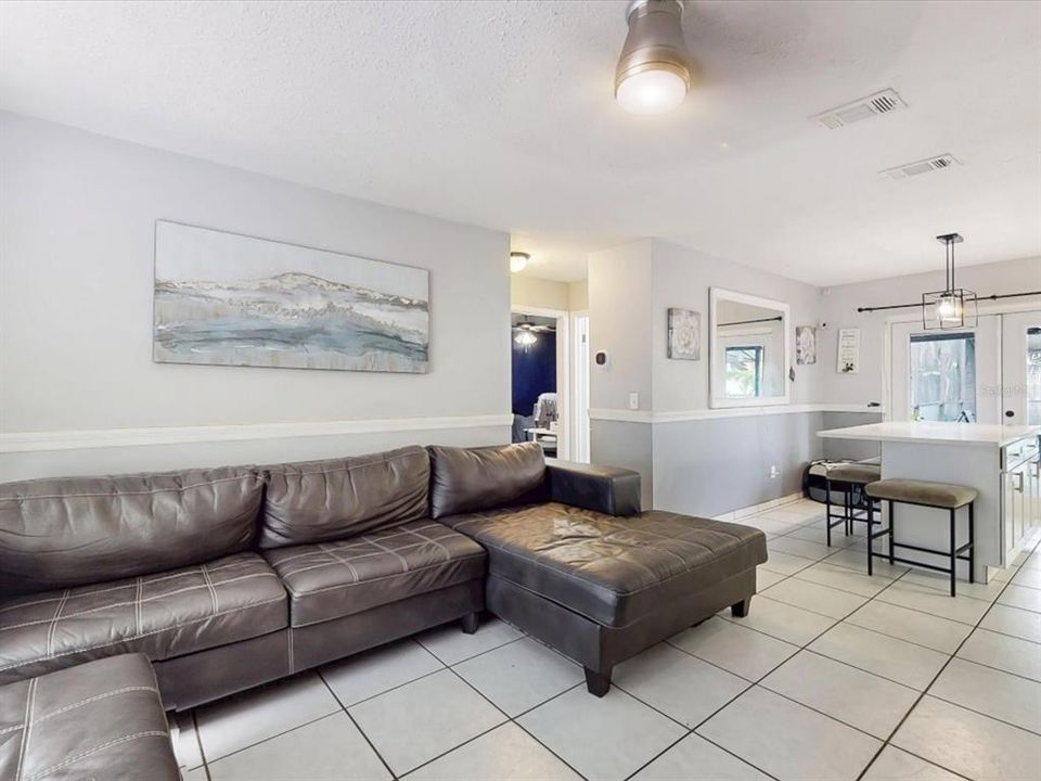 For Sale: $340,000 (3 beds, 2 baths, 1090 Square Feet)