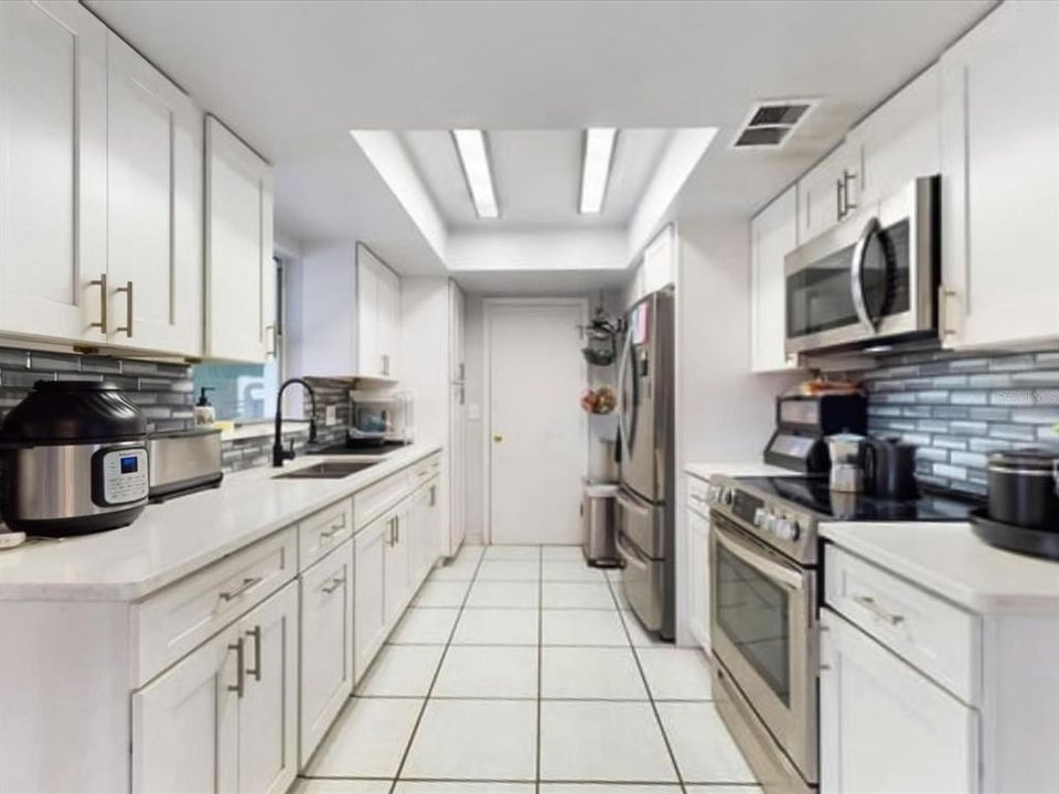 For Sale: $340,000 (3 beds, 2 baths, 1090 Square Feet)