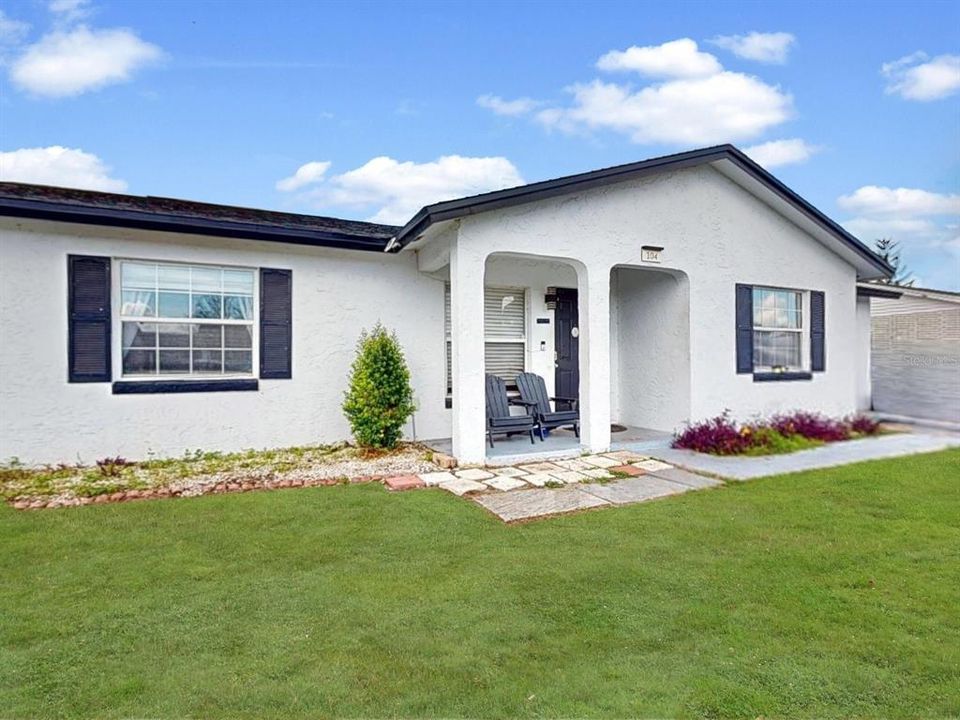 For Sale: $340,000 (3 beds, 2 baths, 1090 Square Feet)