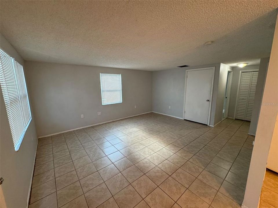 For Rent: $1,199 (2 beds, 1 baths, 800 Square Feet)