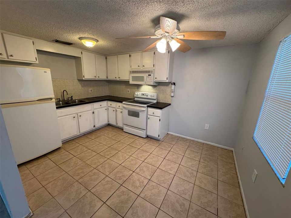 For Rent: $1,199 (2 beds, 1 baths, 800 Square Feet)