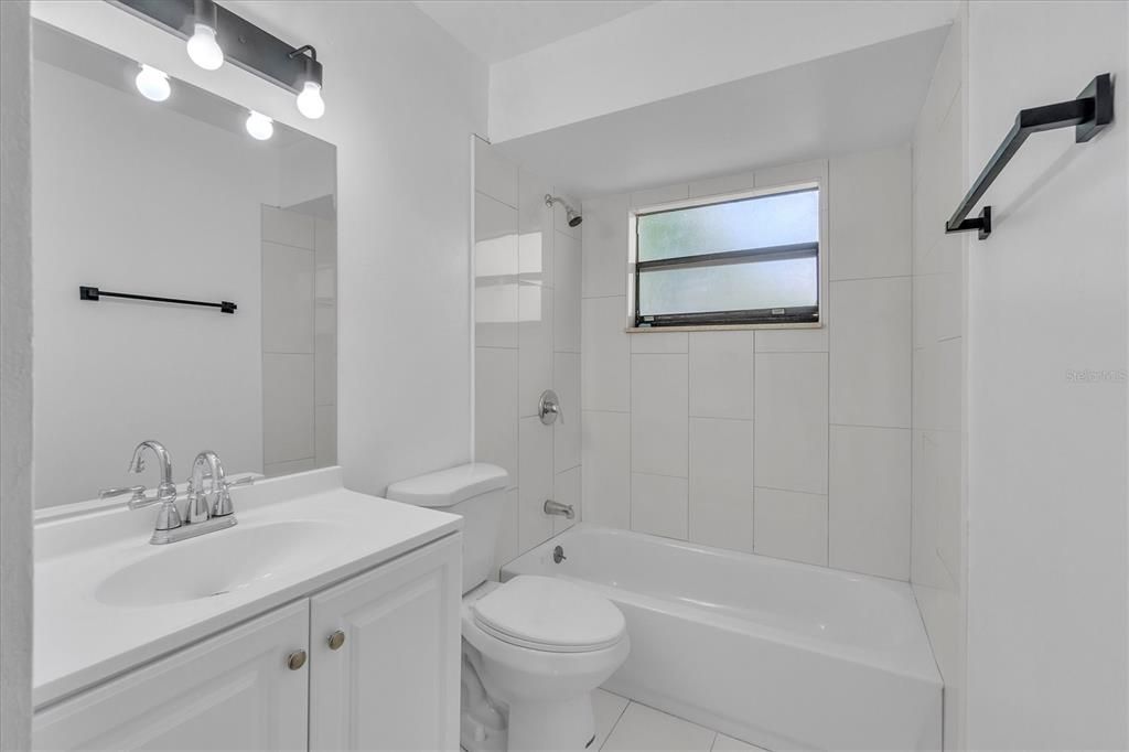 В аренду: $2,100 (2 спален, 1 ванн, 1053 Квадратных фут)
