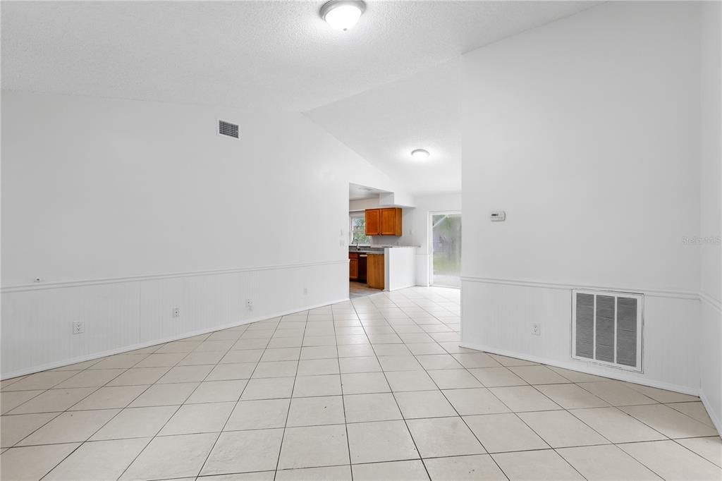 For Sale: $225,000 (3 beds, 2 baths, 1098 Square Feet)