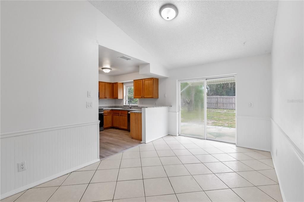 For Sale: $225,000 (3 beds, 2 baths, 1098 Square Feet)