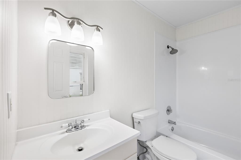 For Sale: $225,000 (3 beds, 2 baths, 1098 Square Feet)