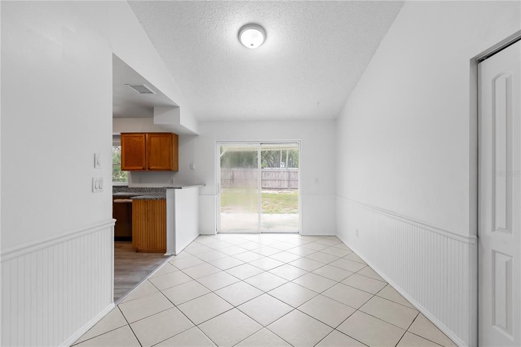 For Sale: $225,000 (3 beds, 2 baths, 1098 Square Feet)